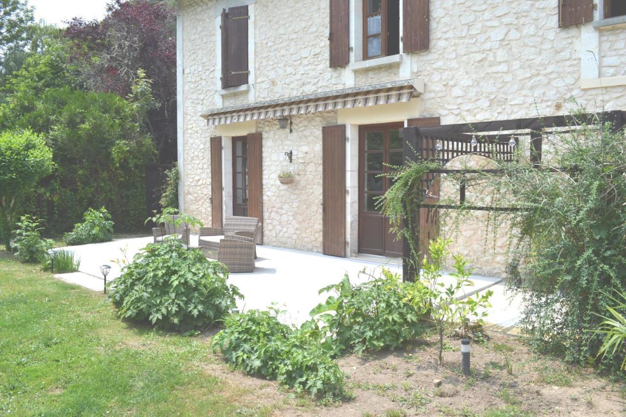 Les Bruyeres B&B Montbron Dış mekan fotoğraf
