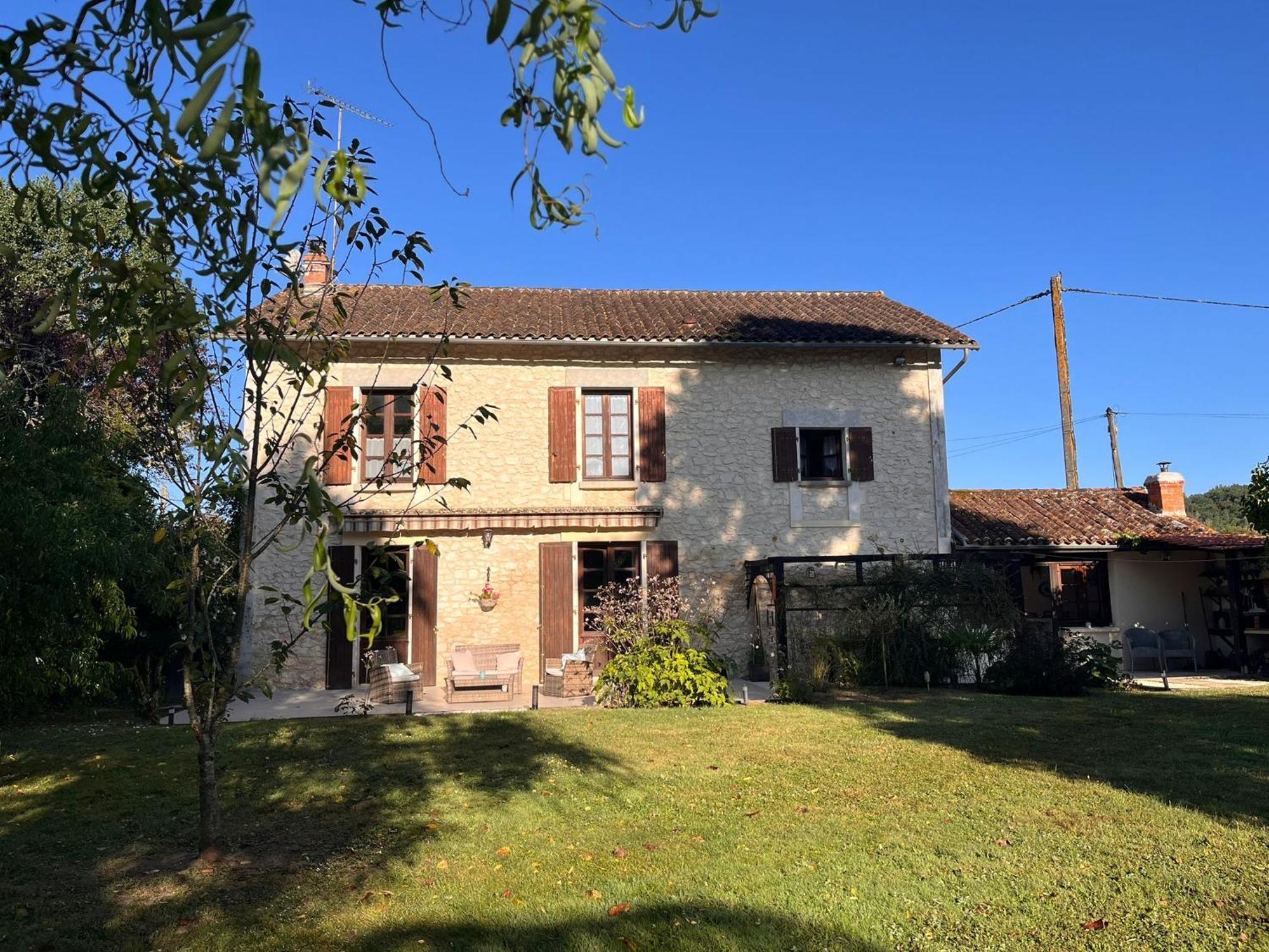 Les Bruyeres B&B Montbron Dış mekan fotoğraf